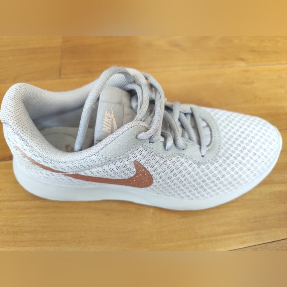 Nike Women's Tanjun sneakers grey color size US 7